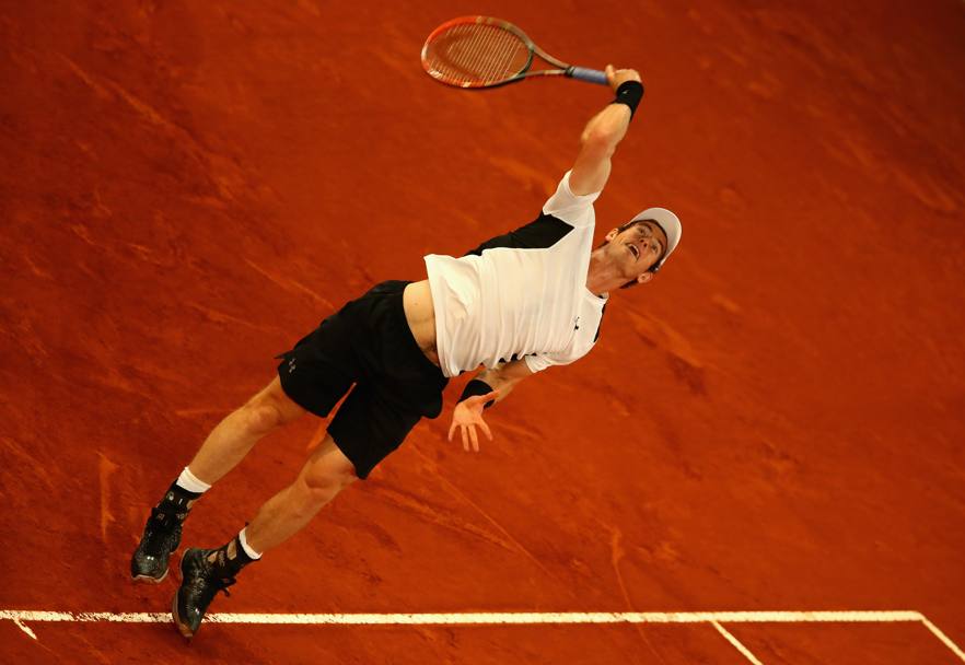 Madrid. Servizio di Andy Murray (Gran Bretagna) nel match contro Tomas Berdych (Repubblica Ceca). (Getty Images)
